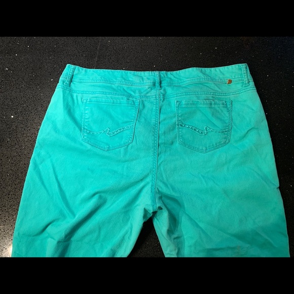 🛍5/$15 Bundled🛍 Almost Famous #2008 *see descr. - Picture 3 of 5